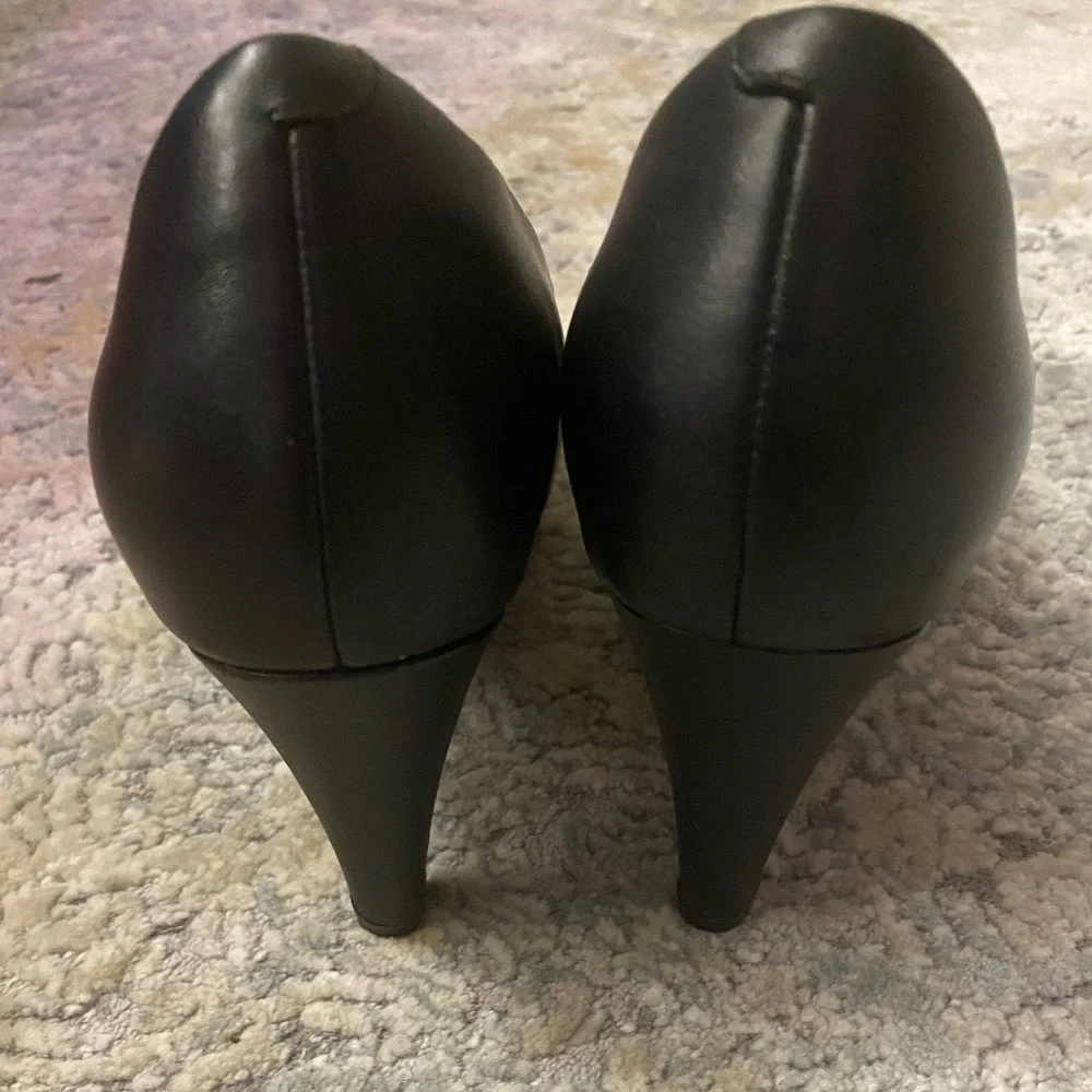 NWT Clark's Brier Dolly leather heels in black
